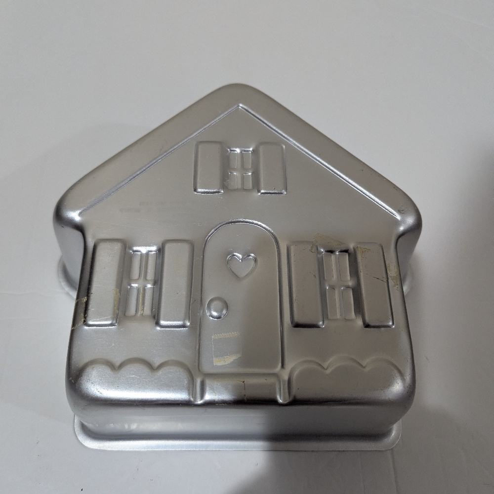 Wilton Vintage 1982 Silver House-Shaped 9" X 3" Cake Pan